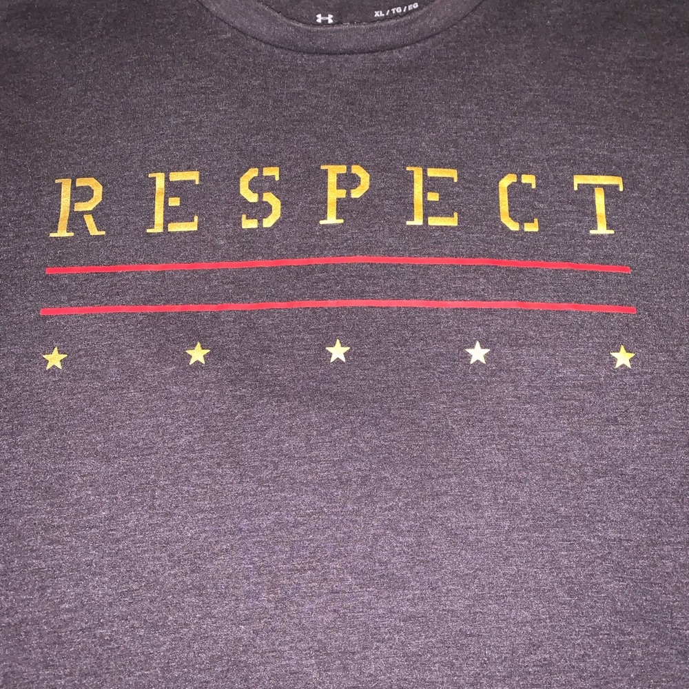 UNDER ARMOUR PROJECT ROCK RESPECT TEE.